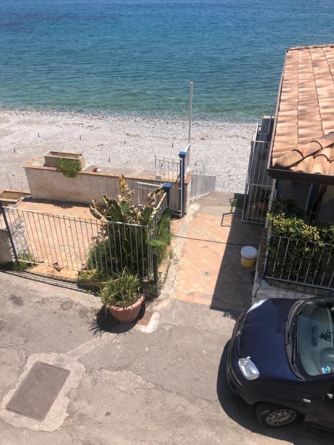 Beach Apartments Patrizia Таорміна Екстер'єр фото