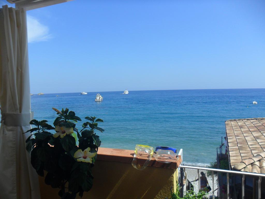 Beach Apartments Patrizia Таорміна Екстер'єр фото