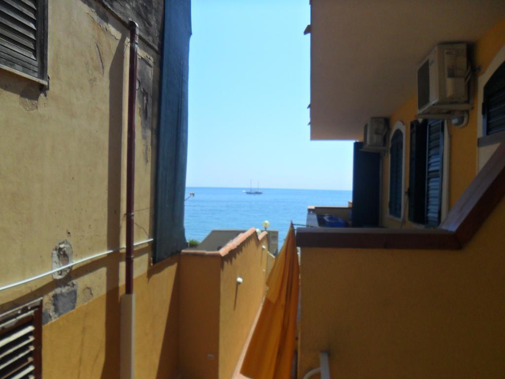 Beach Apartments Patrizia Таорміна Екстер'єр фото