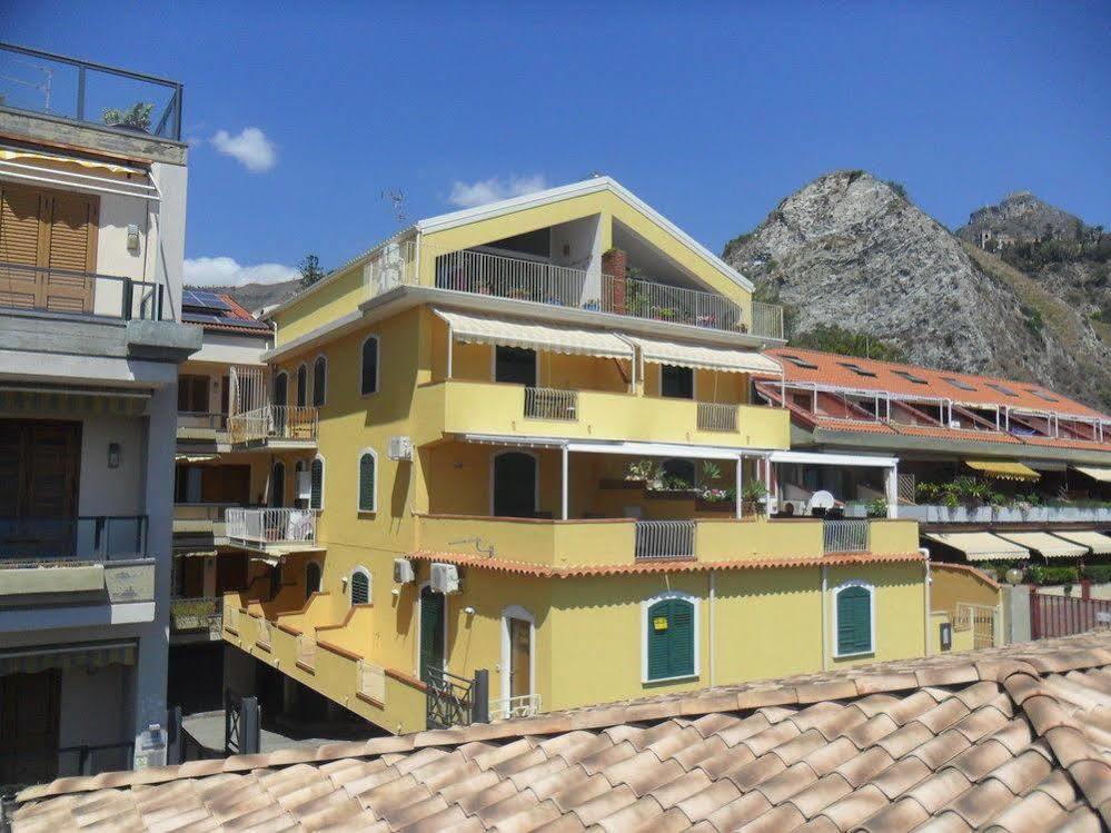 Beach Apartments Patrizia Таорміна Екстер'єр фото